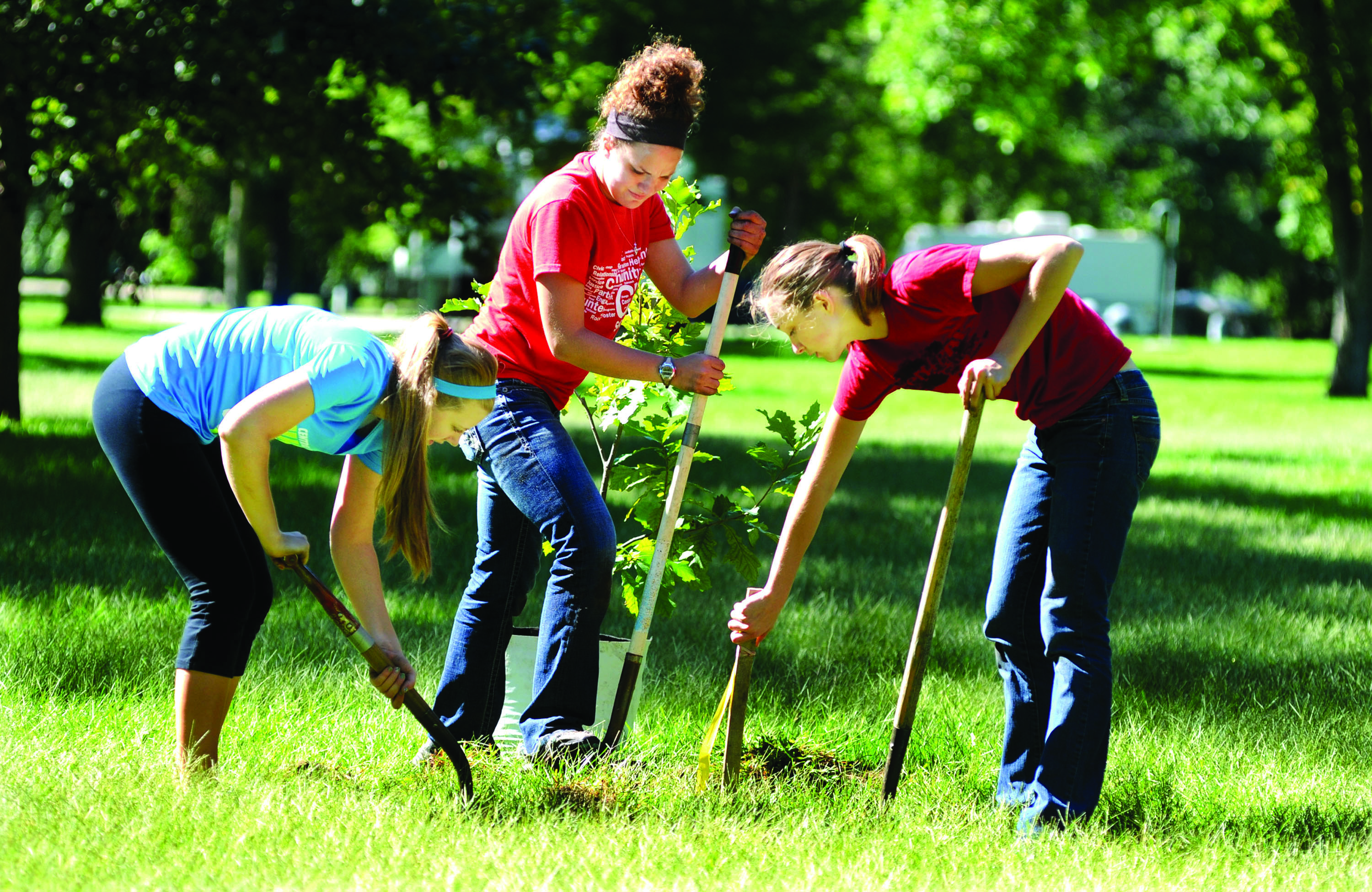 Hundreds of Central College volunteers to serve community