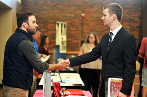 Central’s internship networking fair drew record attendance Oct. 18, connecting students with 52 regional employers — including representatives from Pella Corporation, Pella Regional Health Center, Vermeer Corporation, Aerotek, Blank Park Zoo, Iowa Department of Natural Resources and many other Iowa organizations.