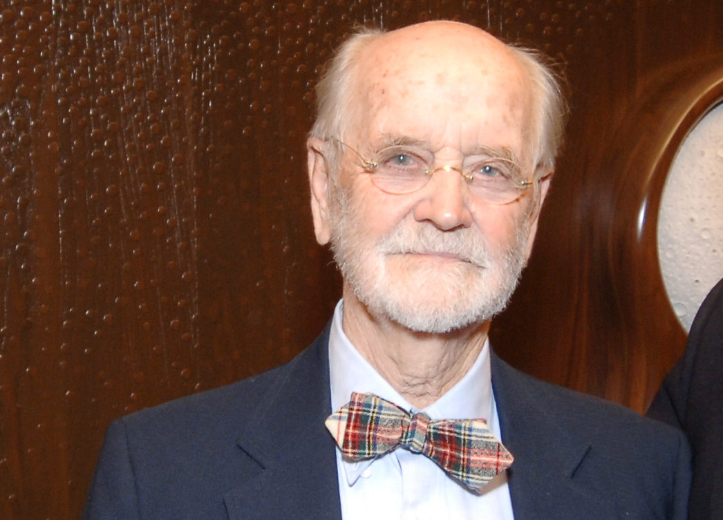 Larry Mills, Central College professor emeritus, dies at 93