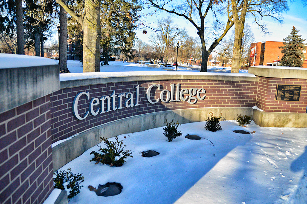 Professor to speak on civil dialogue at Central College