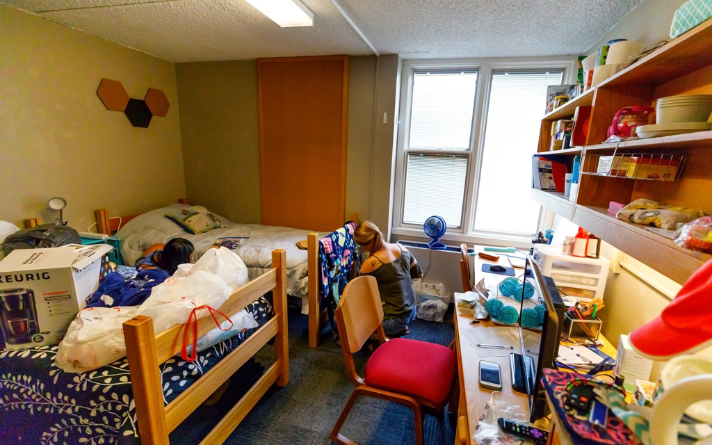 Students unpacking during move-in