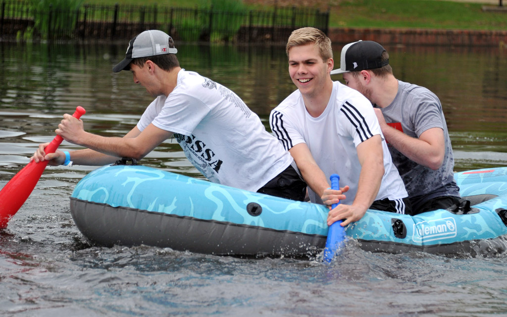 Boat races in the pond