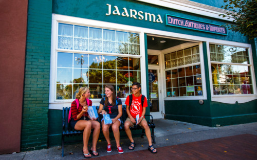 Central students visit Jaarsma Bakery