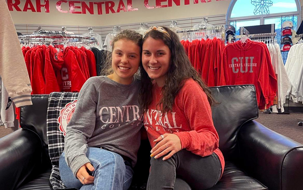 Hailey Swan ’23 and a friend visiting the Central College Spirit Shoppe