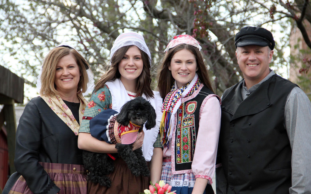 Ellie Roorda '24 and family pose for a group photo at Tulip Time.