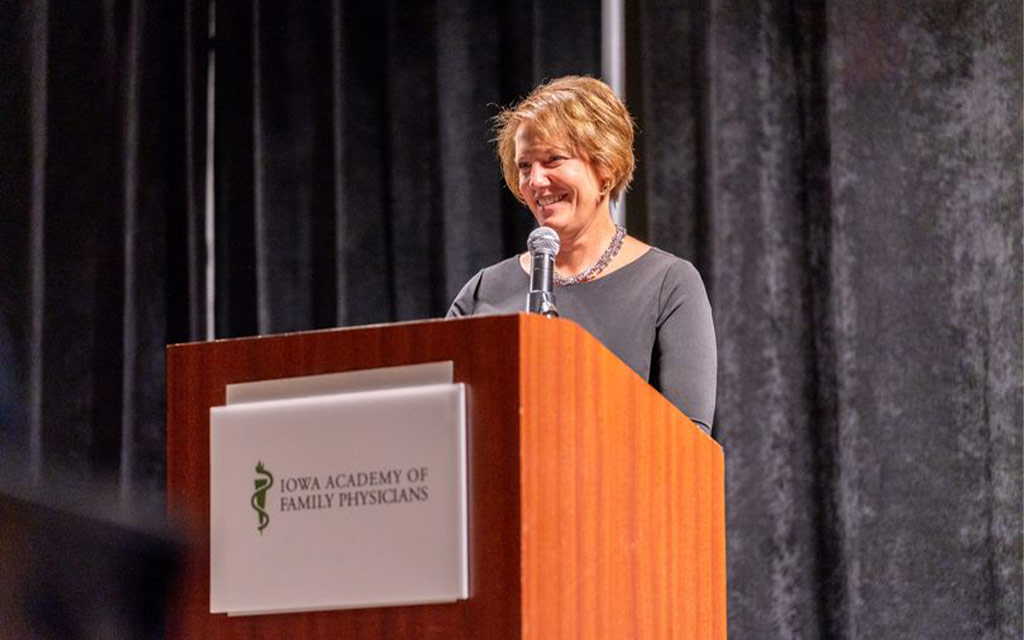 Stacey Profit Neu ’92 Receives Iowa Academy For Family Physicians Educator of the Year Award