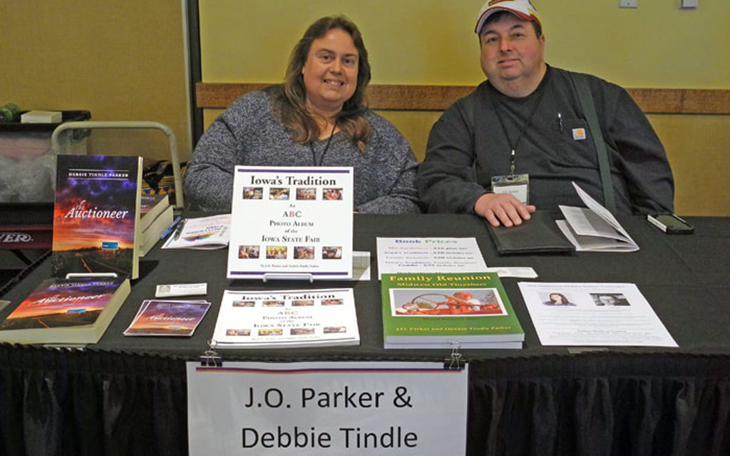 Deb Tindle Parker ’95 Hosts All-Iowa Writers’ Conference