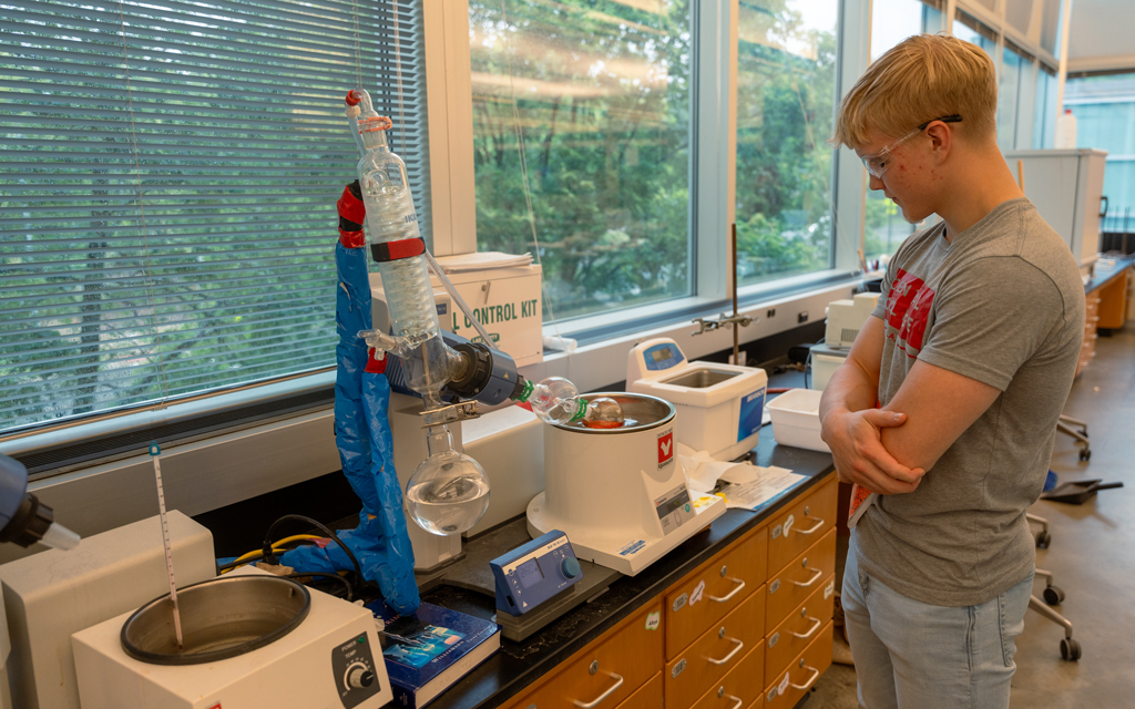 Vermeer Charitable Foundation Supports Sciences at Central College